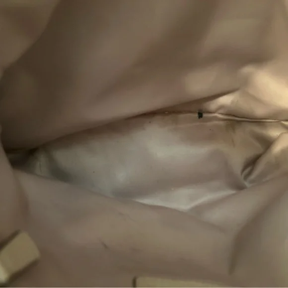 Coach Penelope Bucket Bag with two Exterior Pockets Neutral Pearlized Champagne - Picture 4 of 8